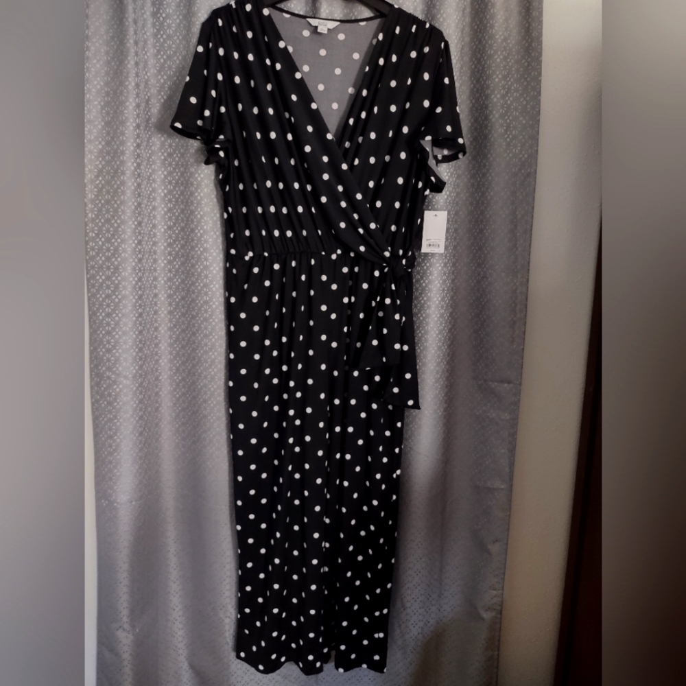 Croft & Barrow Black and White V-Neck Jumpsuit